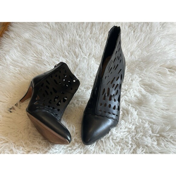 Nine West Darenne Women’s Size 9 Heeled Bootie Black Leather FLAW - Picture 12 of 16